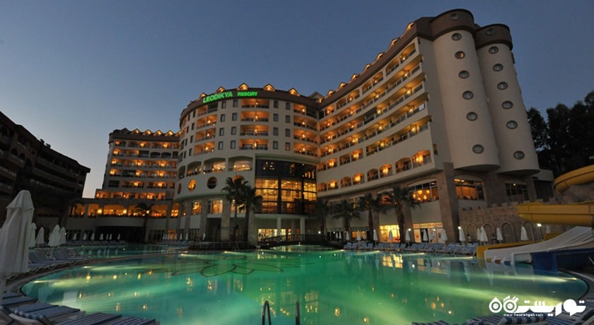 هتل لئودیکیا های کلاس در شب